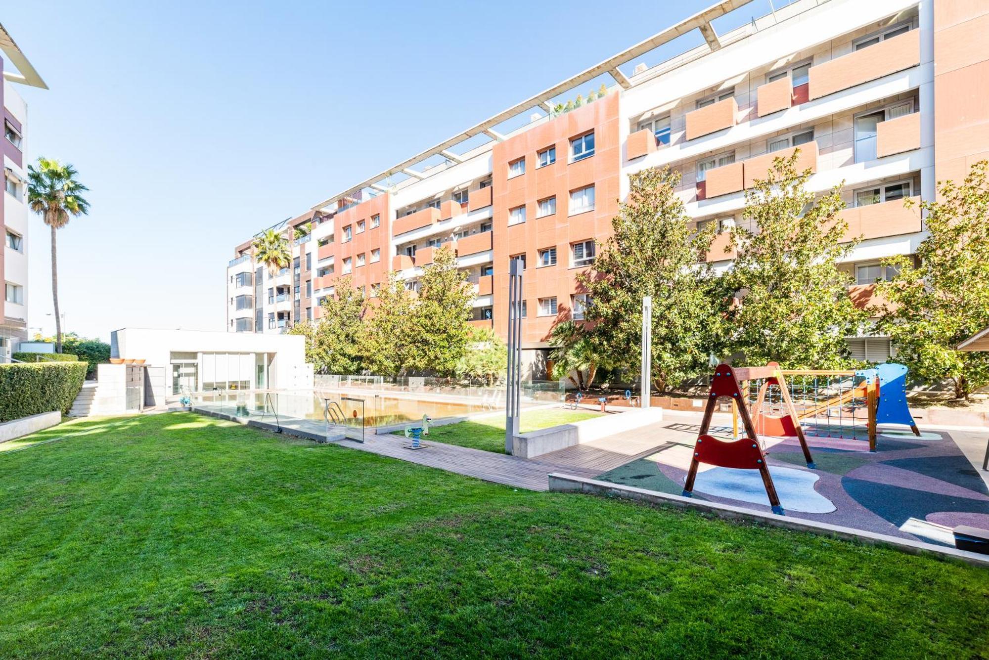 Tuguest Avenida De La Investigacion - Free Parking Apartment Granada Luaran gambar