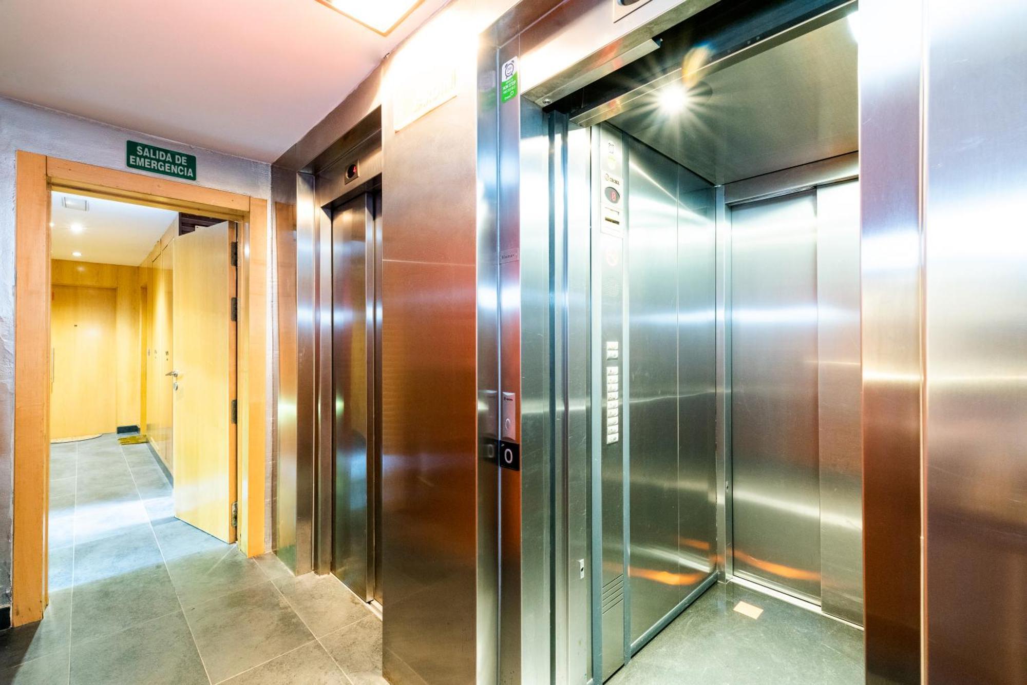 Tuguest Avenida De La Investigacion - Free Parking Apartment Granada Luaran gambar
