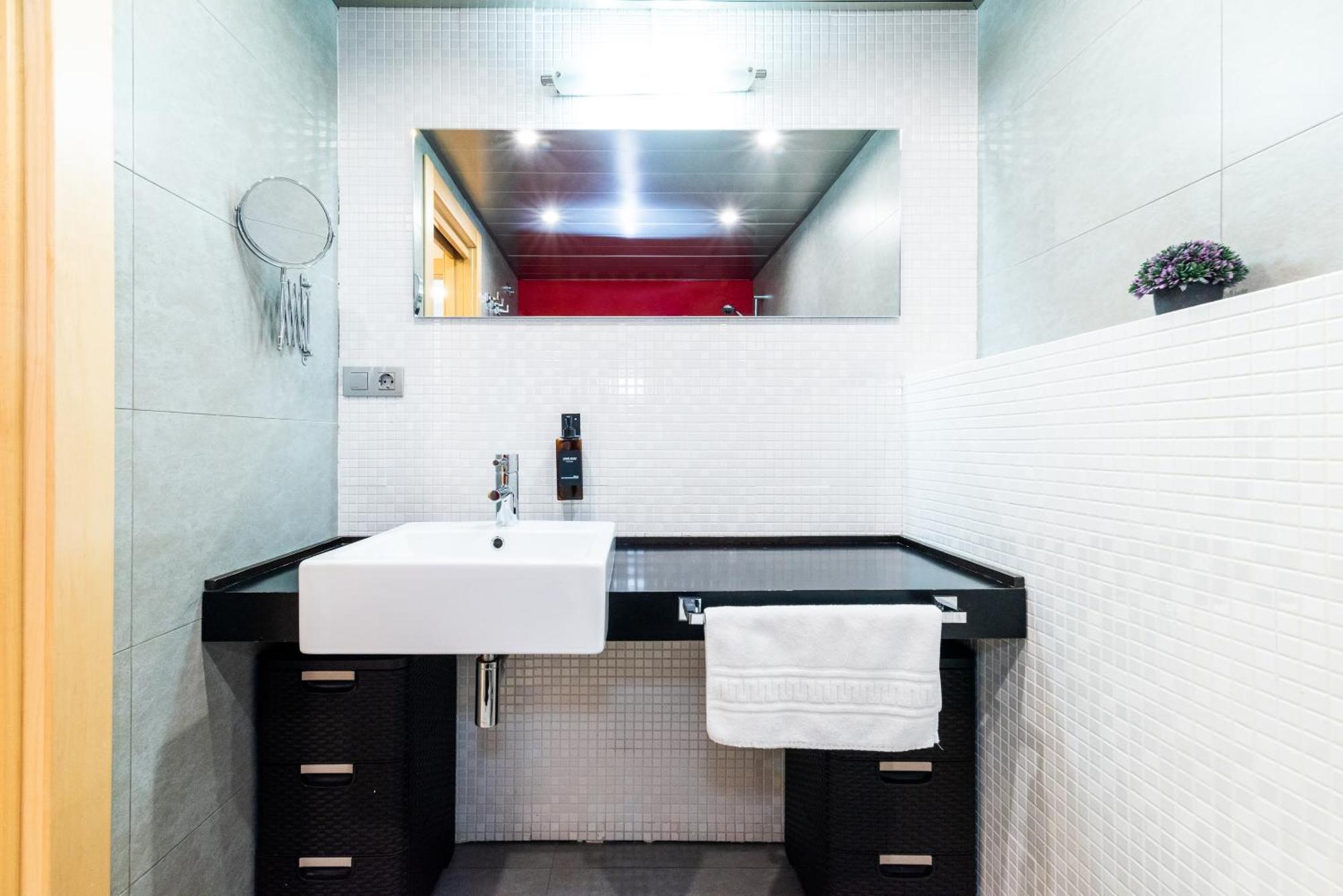 Tuguest Avenida De La Investigacion - Free Parking Apartment Granada Luaran gambar