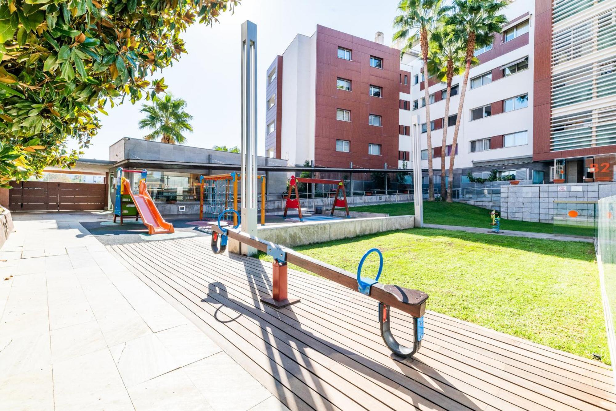 Tuguest Avenida De La Investigacion - Free Parking Apartment Granada Luaran gambar